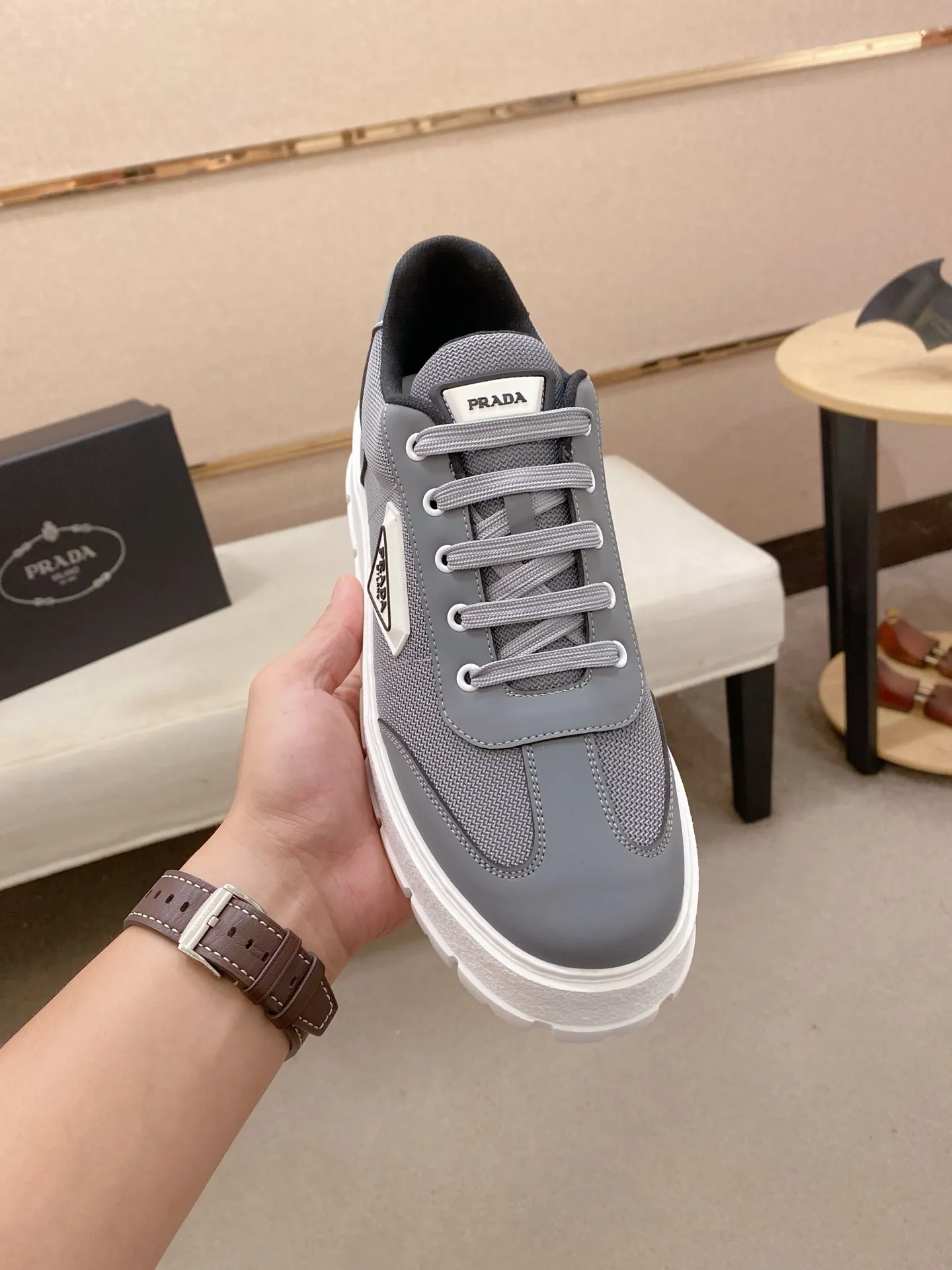 Men's men's shoes💰: 440💰[Prada～Prada] Trendy new styles are on the market. Same style as the official website. Counter quality. Original version. [Strong] [Strong] Imported selected first-layer cowhide. Comfortable and breathable sheepskin lining, fine workmanship, upper layer made of 100% pure cowhide, original last shape, comfortable on the feet, shoe sizes 38 to 44